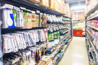 華商新生開(kāi)學(xué)季!開(kāi)學(xué)用品校內(nèi)超市一站式配齊,自助收銀輕松掃碼免排隊(duì)!