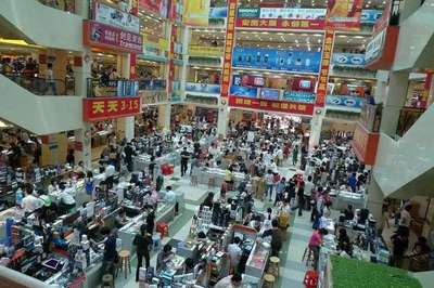 山寨機(jī)的“百貨商店” 那些年，我們手中無所不能的“萬能手機(jī)”